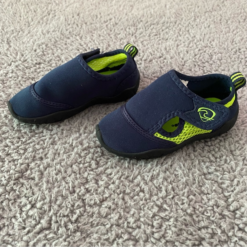 Toddler Boy Water Shoes Size 7 Navy Blue and Green Velcro Wave Zone Summer